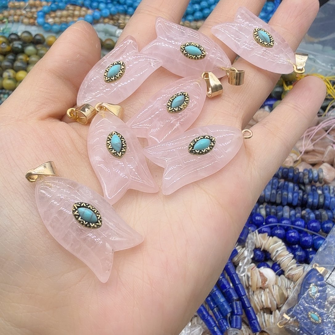 水晶未镶嵌珠宝半成品粉水晶小鱼一颗