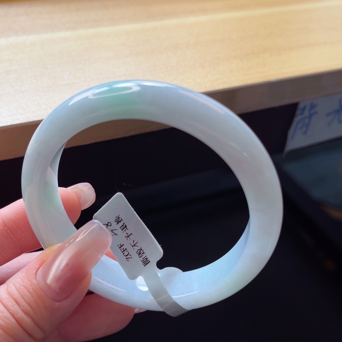 翡翠手镯未镶嵌手镯