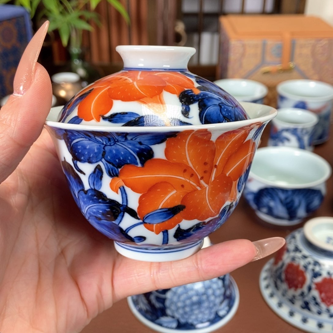 阳春白雪青花釉里红百合花盖碗
