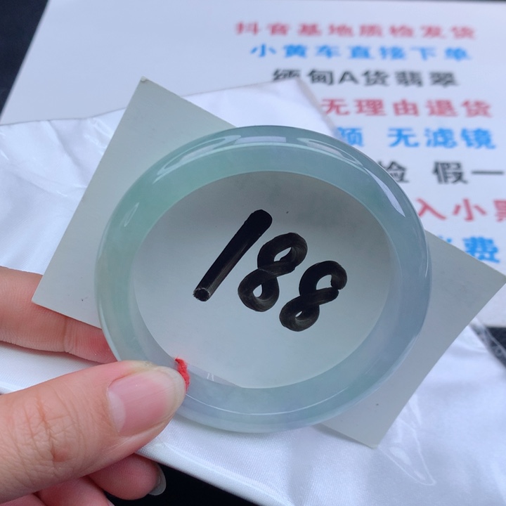 翡翠手镯未镶嵌翡翠