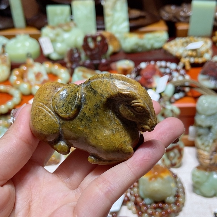 岫岩河磨玉（透闪石质玉）把件未镶嵌