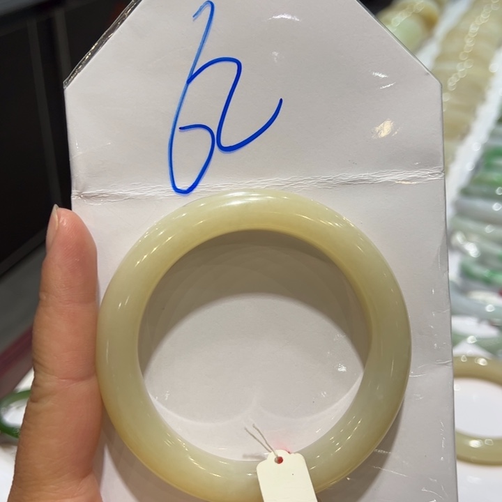 百***精和田玉未镶嵌手镯