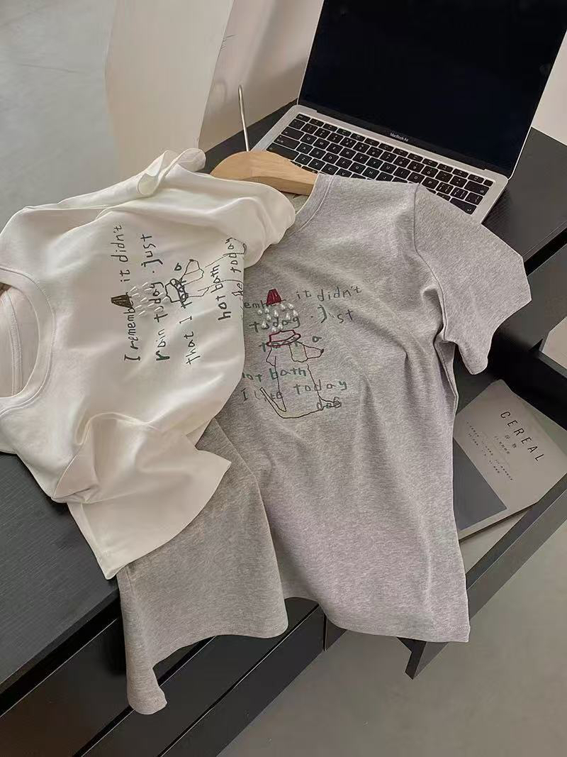 《鞋爱》2118夏季新品短袖T恤独特漂亮女