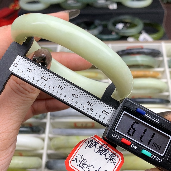 蛇纹石玉手镯未镶嵌2