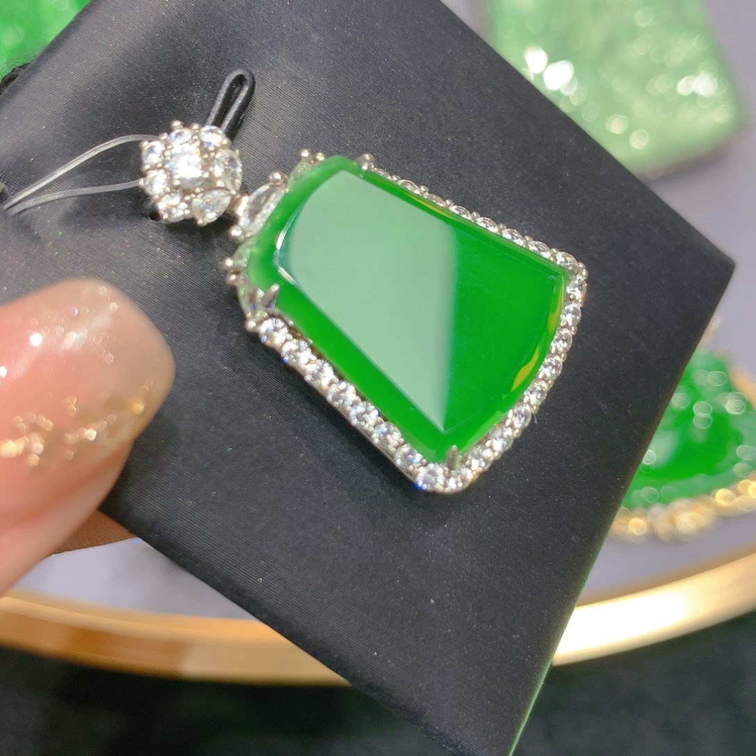 翡翠吊坠(赠链)银S925镶嵌0008