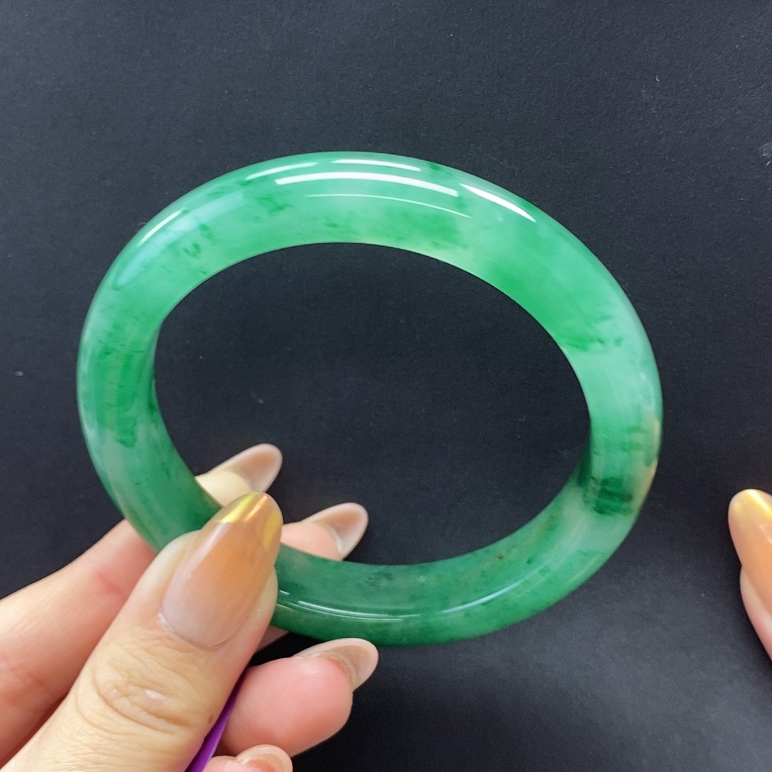 石英质玉手镯未镶嵌御****子