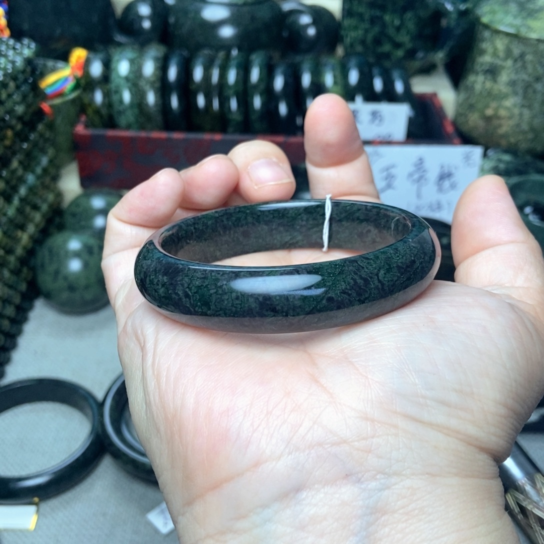 糖***果蛇纹石玉未镶嵌手镯