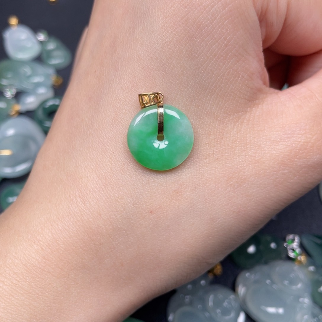 翡翠颈饰18K金镶嵌翡翠