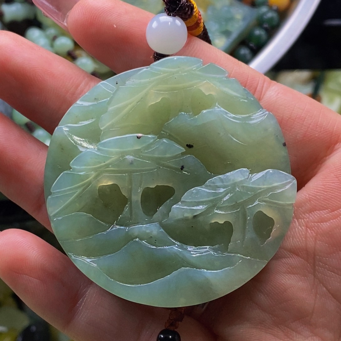 蛇纹石玉颈饰未镶嵌