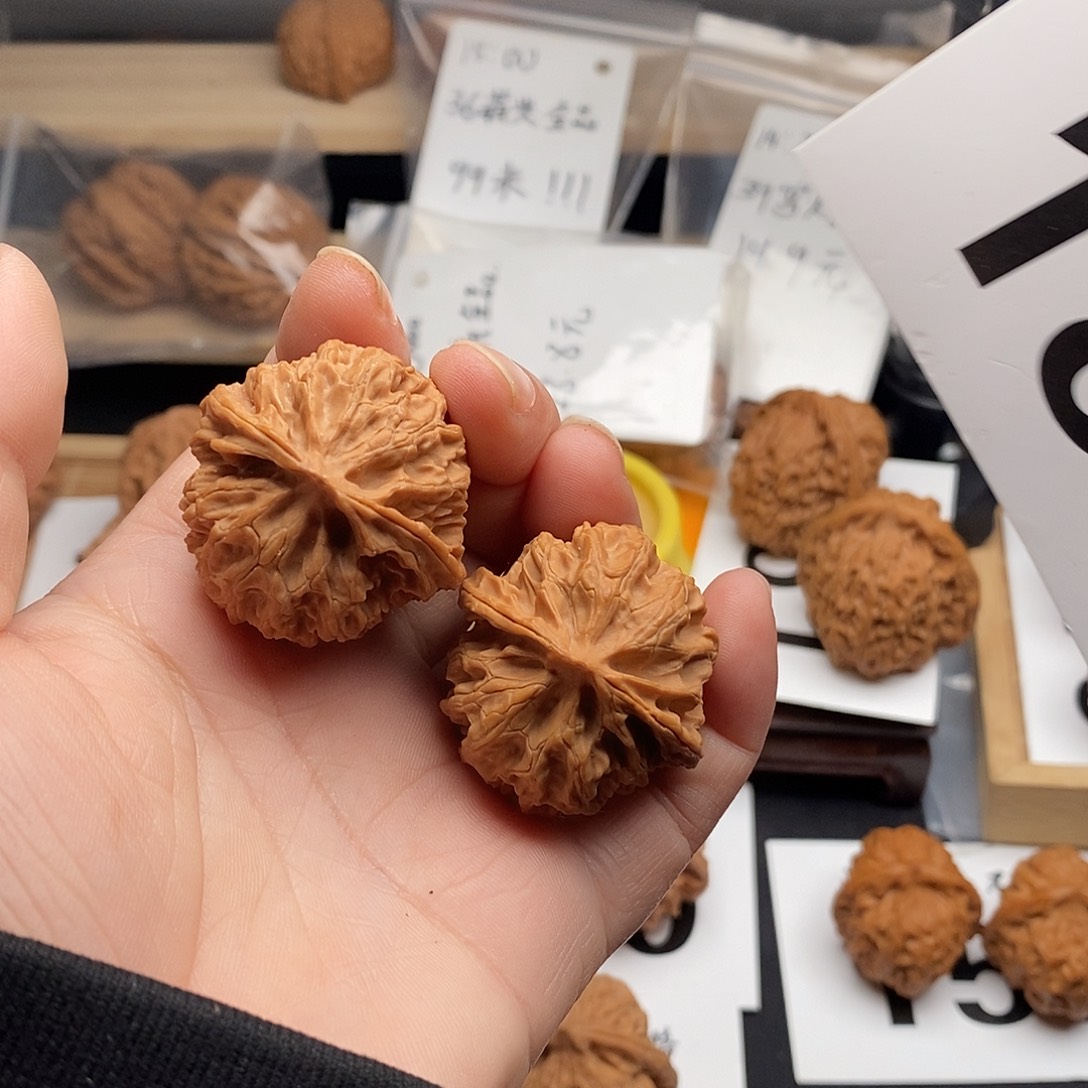 核桃35苹果园。       