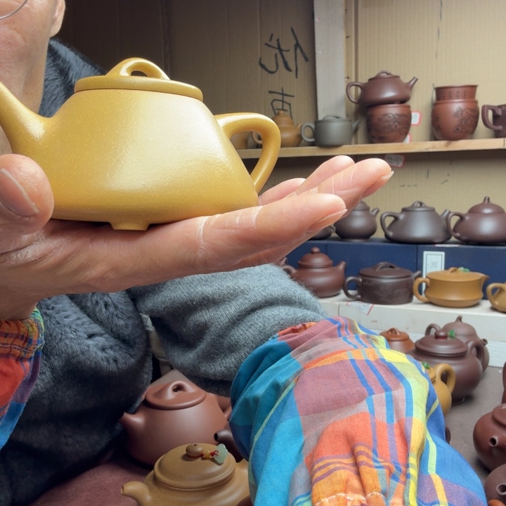 茶壶紫砂因**遇宜兴紫砂原矿黄段