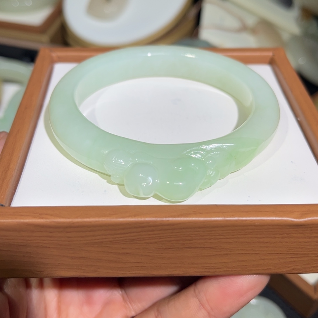 和田玉未镶嵌手镯