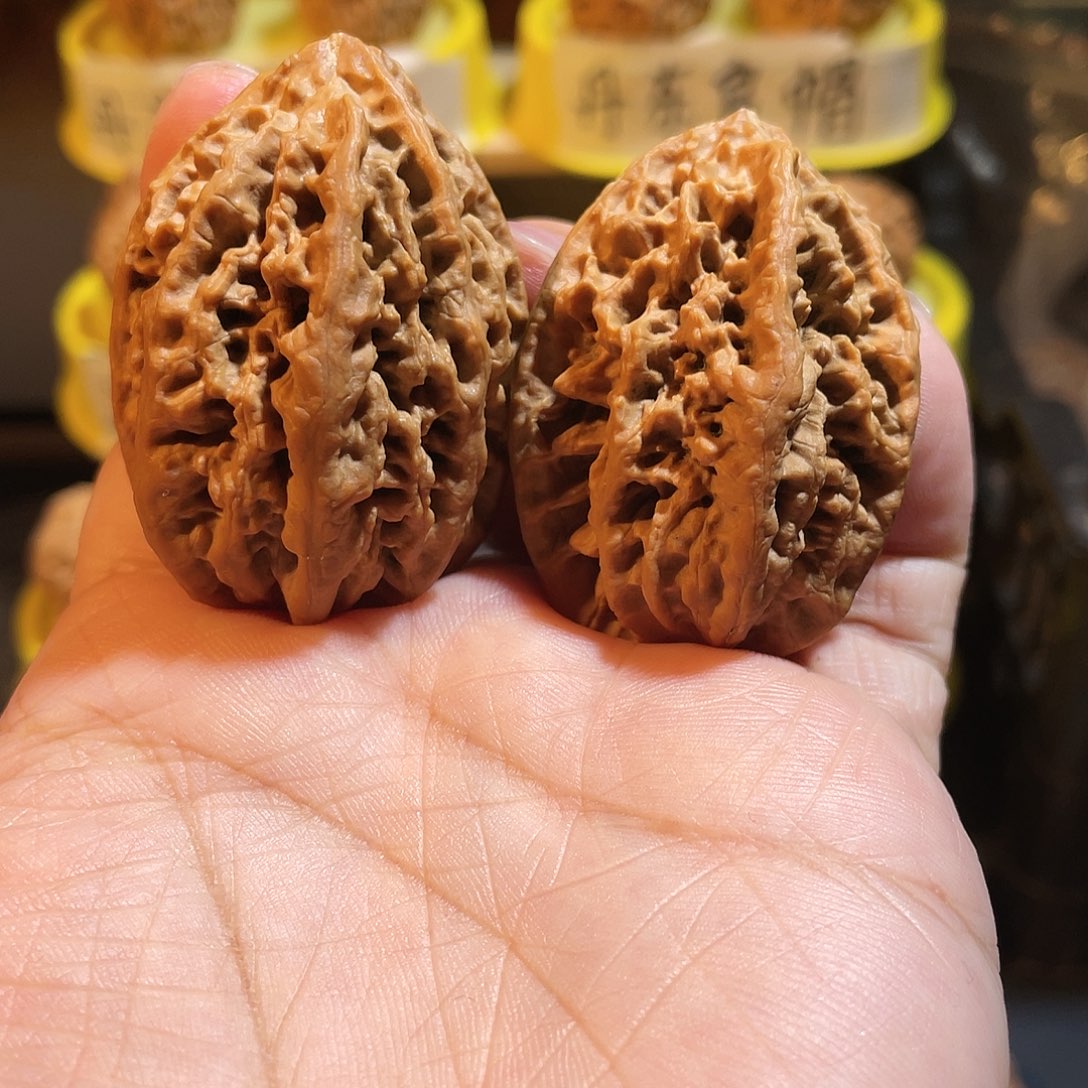 草***木文玩核桃吊坠虎头