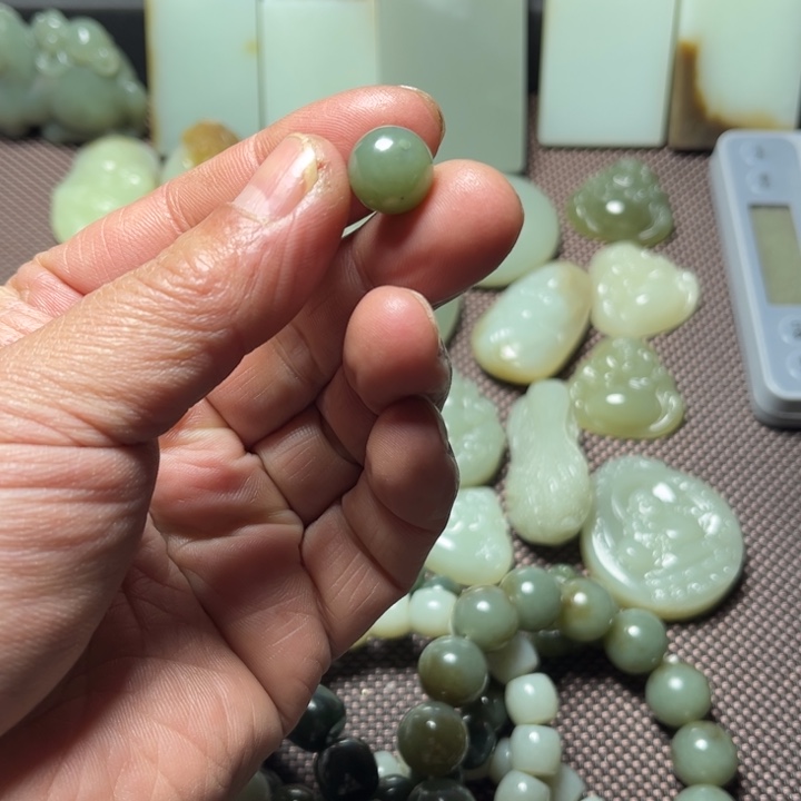 田***里和田玉（糖玉）未镶嵌挂件