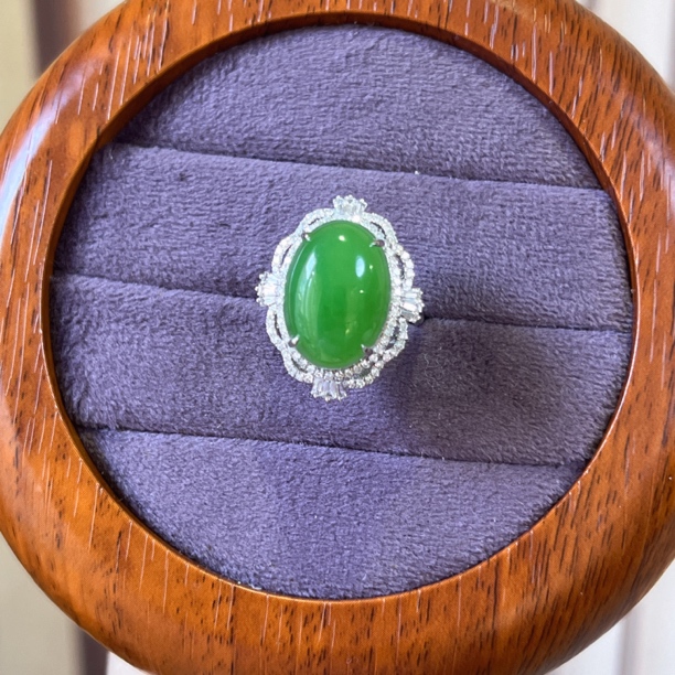 精品推荐 和田玉碧玉乌兰乌德高色苹果绿戒指 裸石13*18mm