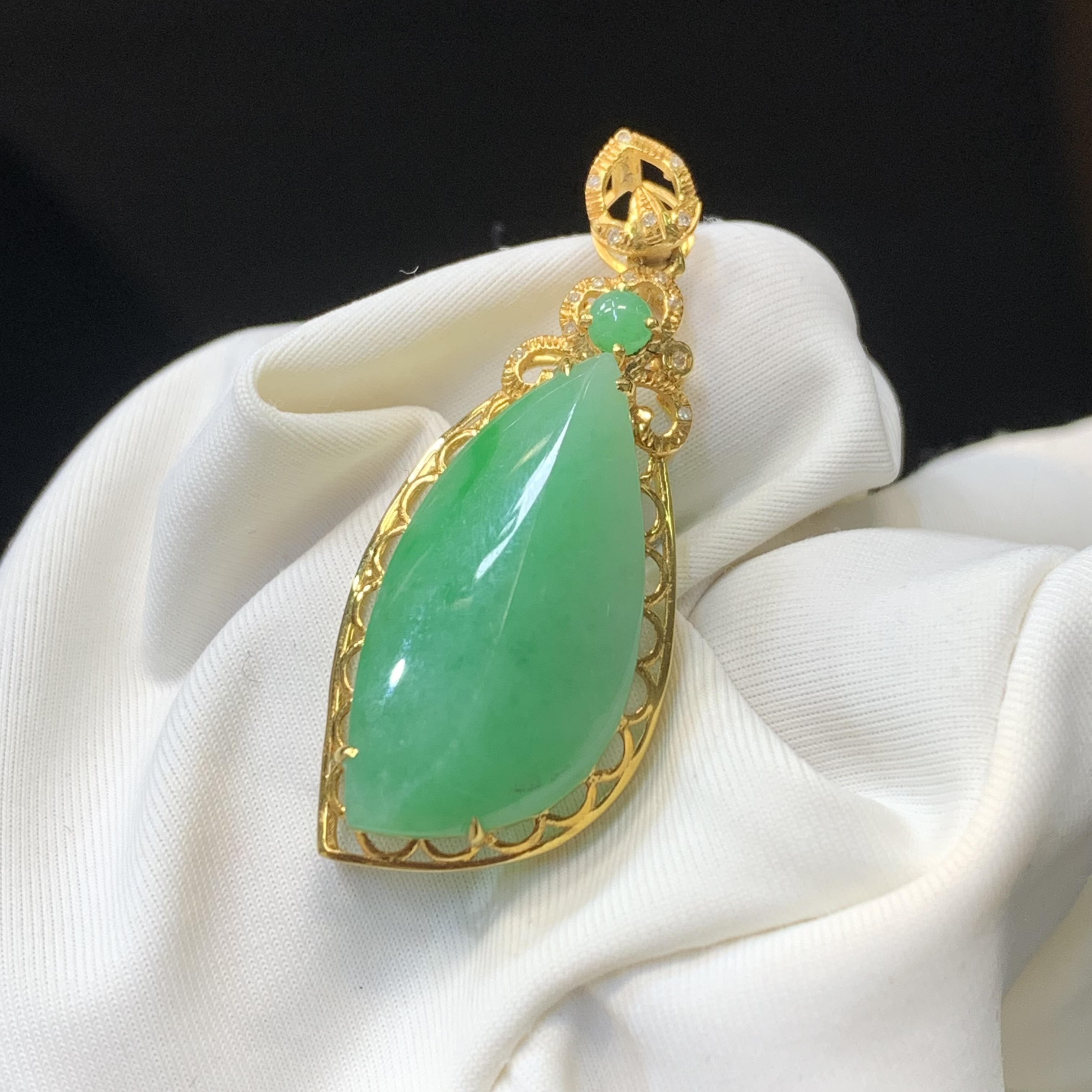 【金鑫】绿随形翡翠吊坠*18k果阳底随形吊坠翡翠A货新中式古典妈妈