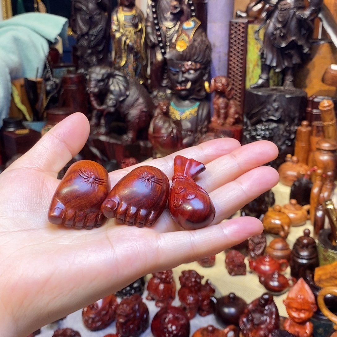 檀香紫檀（小叶紫檀）任选一个