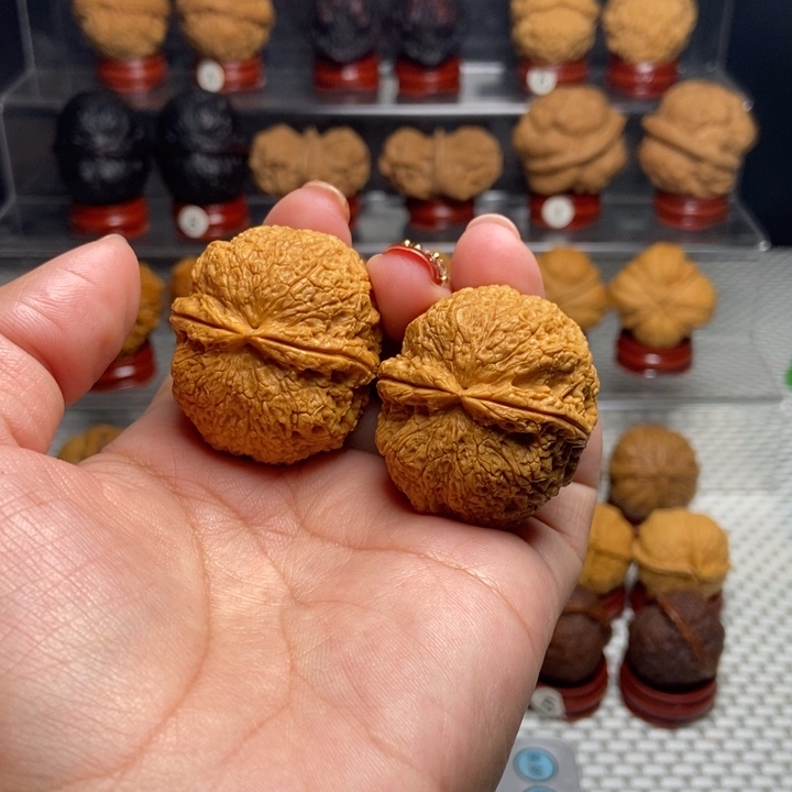 文玩核桃把件鱼籽纹绣球19