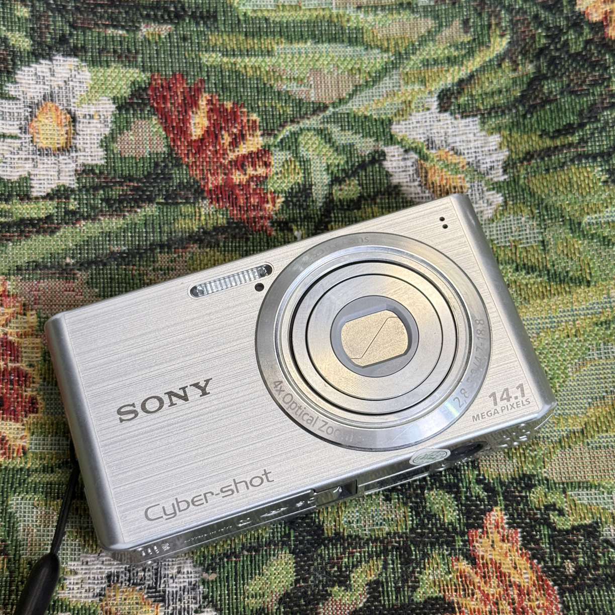 9新 Sony/索尼 w610 银色 1400万像素 色彩丰富 ccd数码相机