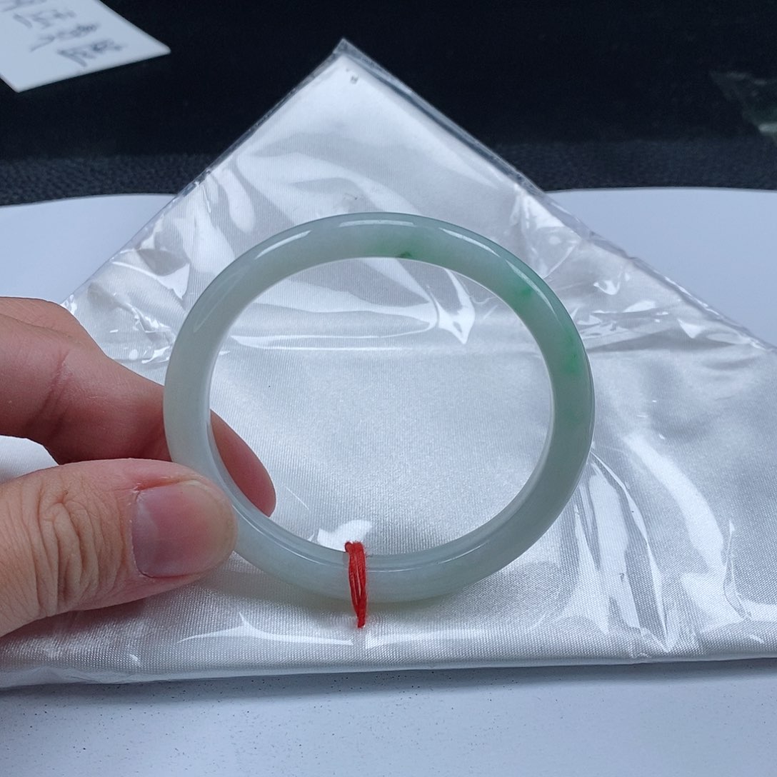 【闪购商品】翡翠手镯（贵妃镯）未镶嵌321号