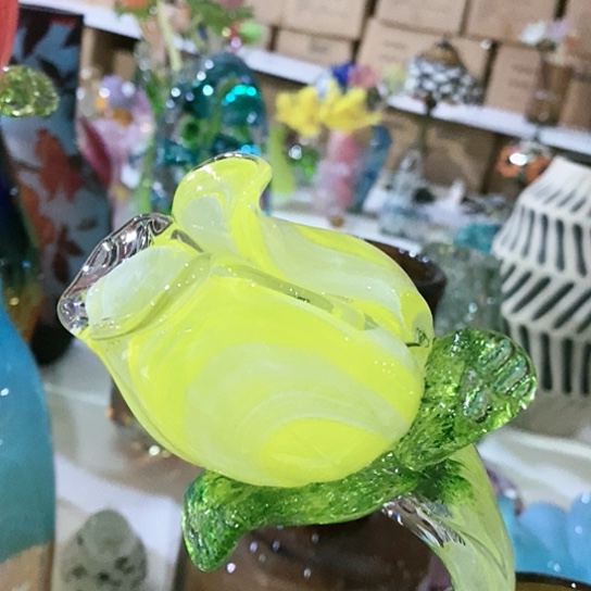 琉璃花瓶高45厘米宽9厘米