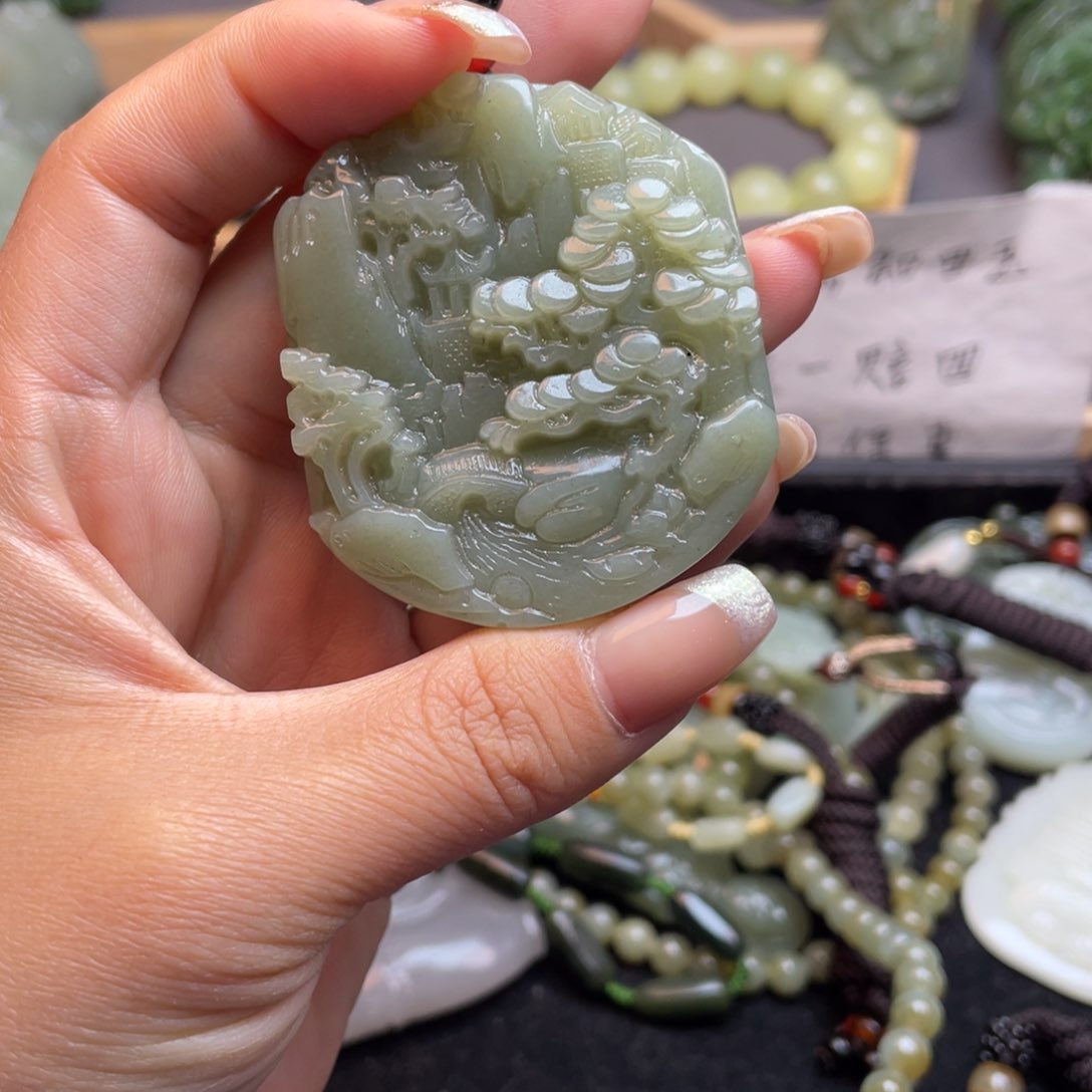 和田玉颈饰未镶嵌