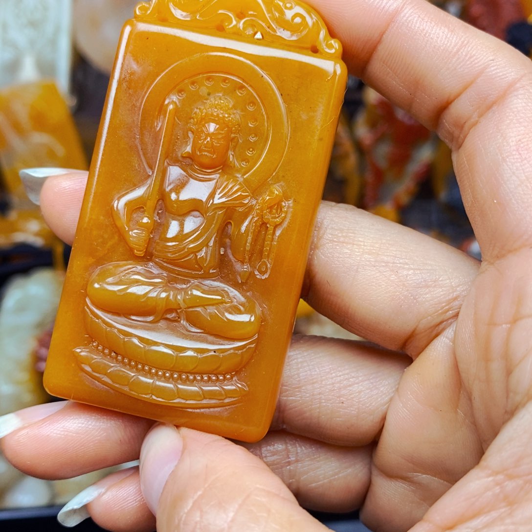 石英质玉（黄龙玉）未镶嵌颈饰