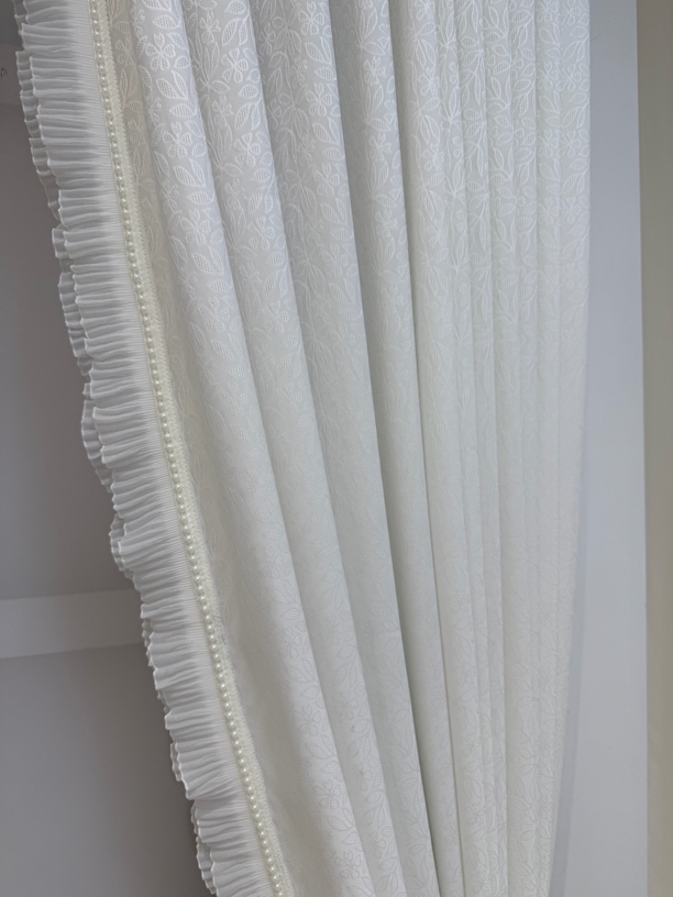 美家 高端窗纱法式简约现代丝滑白色浮雕隔热防晒透光不透人