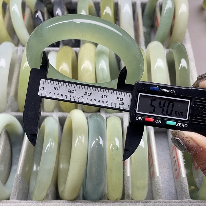 蛇纹石玉未镶嵌手镯152