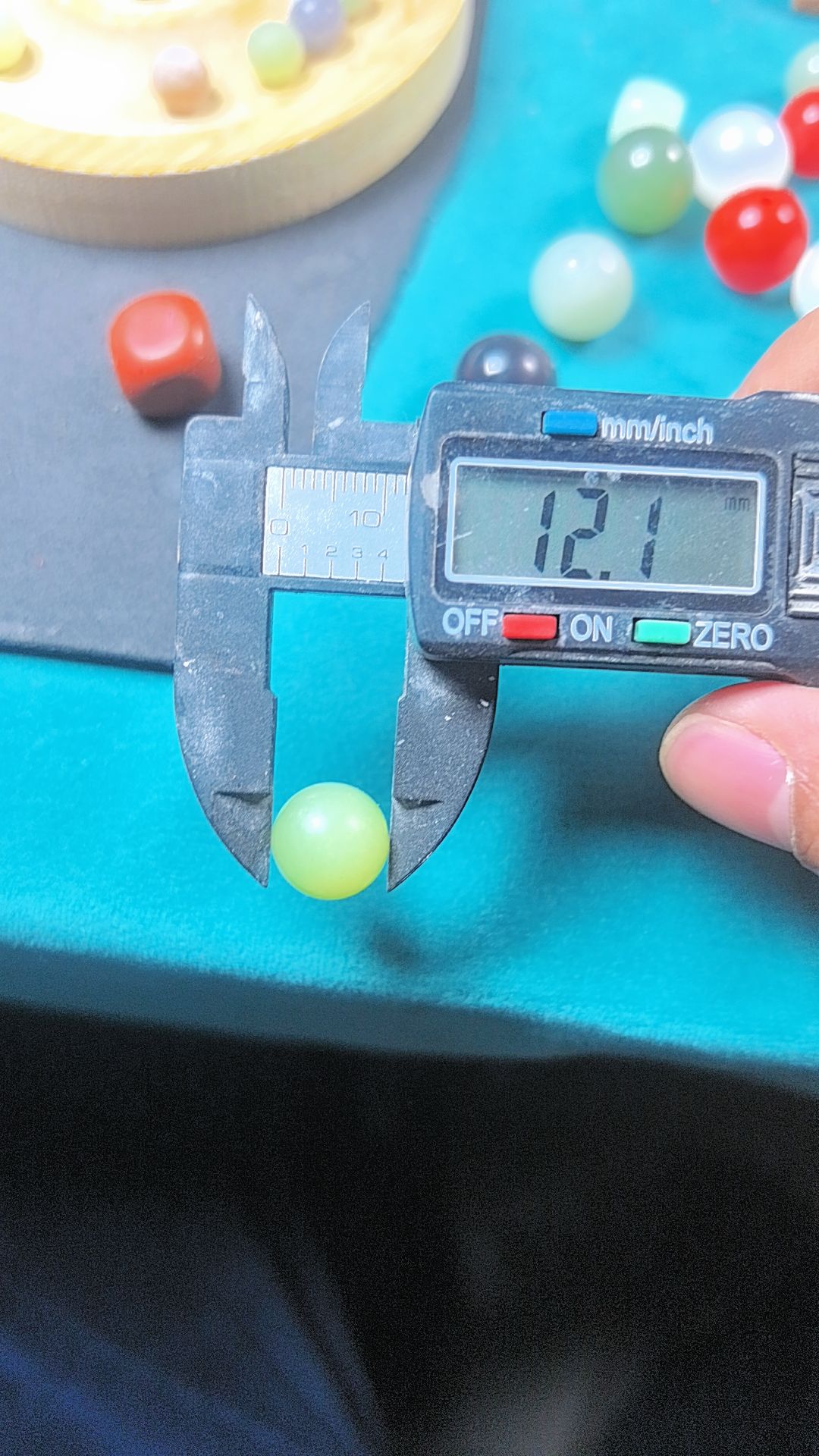 和田玉黄口料卡12散珠