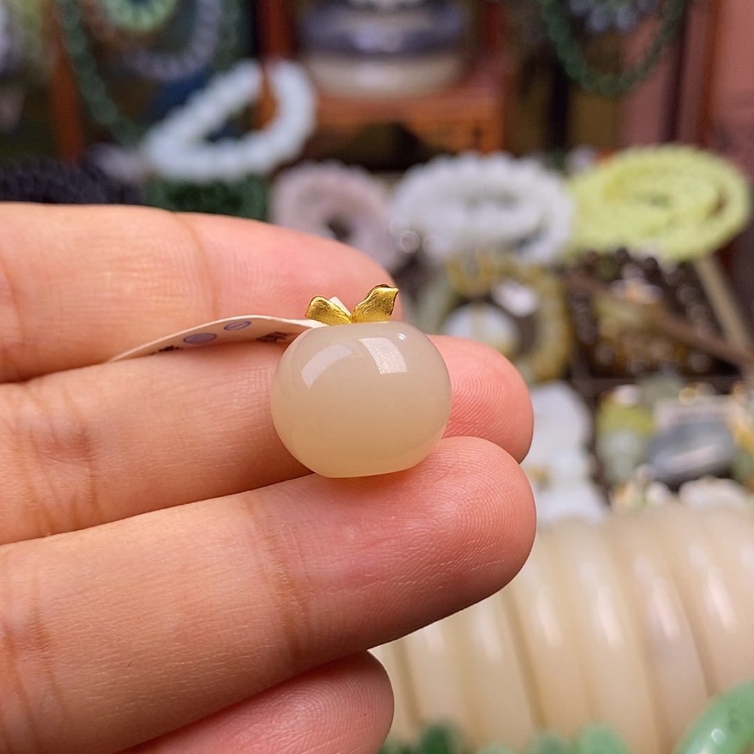 和田玉未镶嵌颈饰熟藕粉脂膏级老料红粉金镶苹果吊坠