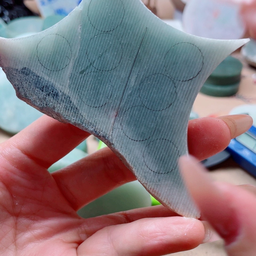 翡翠未镶嵌颈饰127……