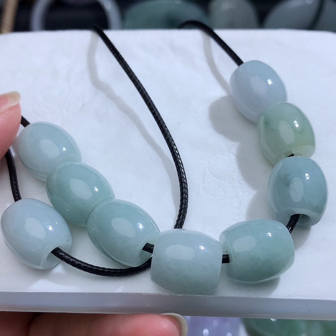 翡翠未镶嵌颈饰发1个