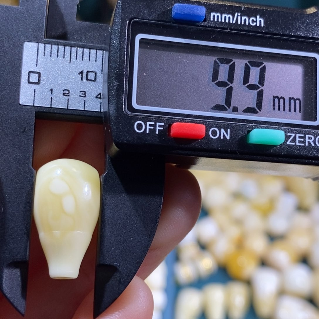 蜜蜡裸石未镶嵌配饰