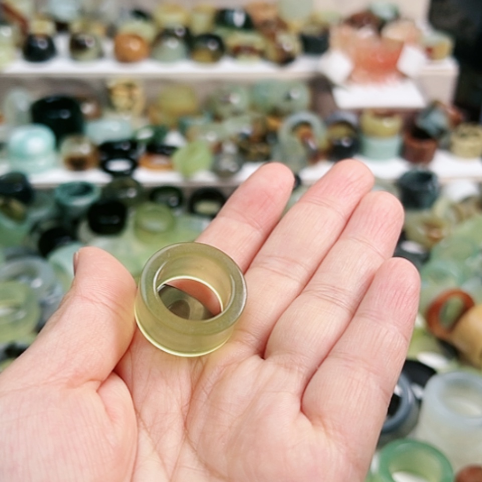 【闪购商品】蛇纹石玉戒指未镶嵌丁**?