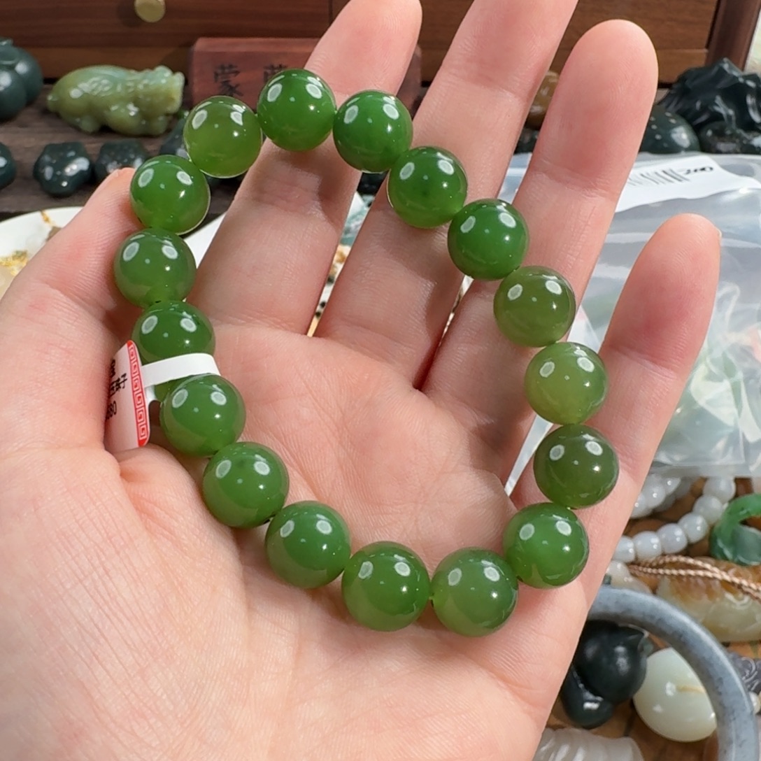 C***生和田玉未镶嵌颈饰