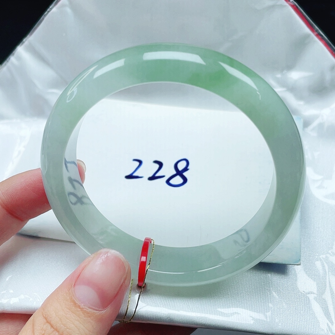 翡翠未镶嵌手镯正圈52.8