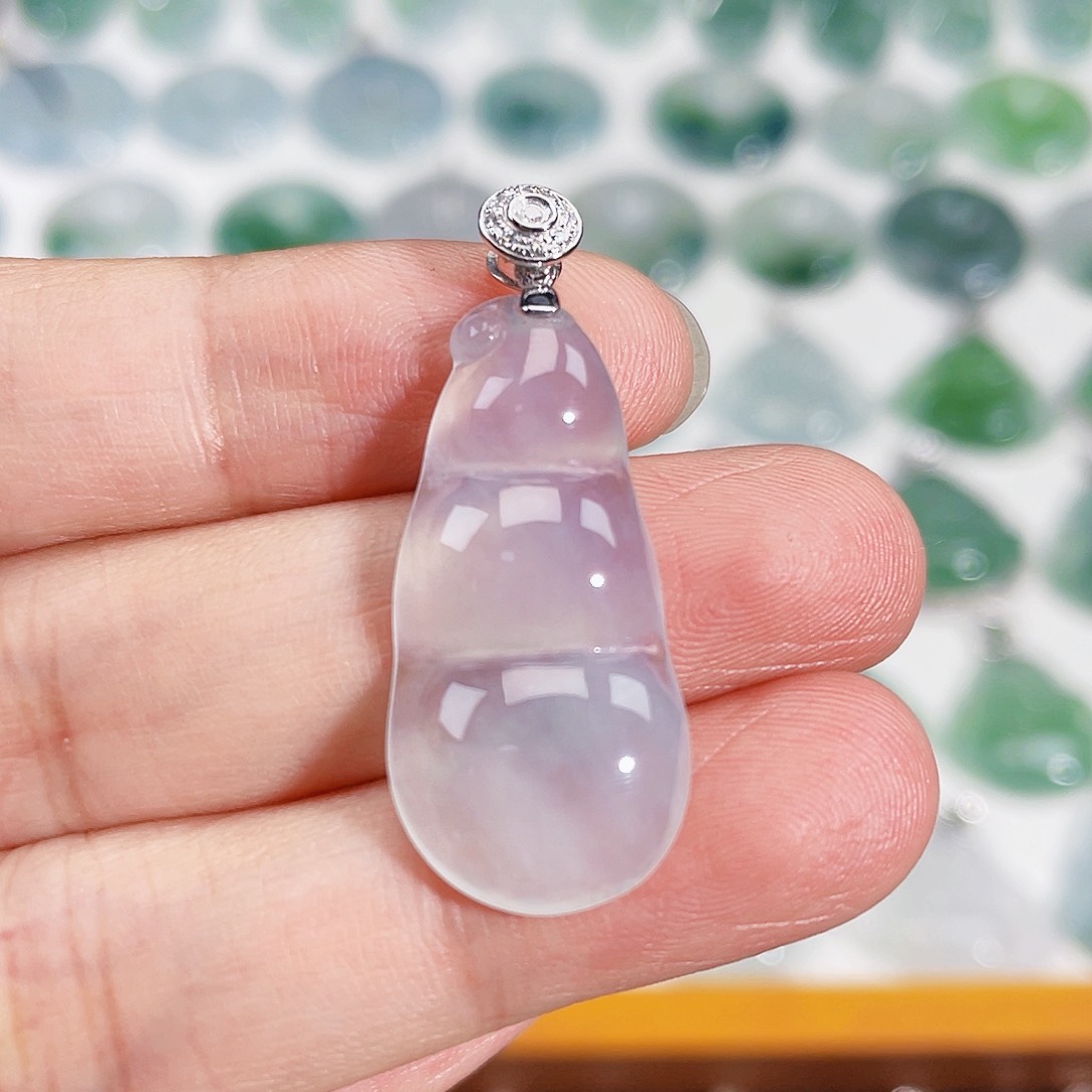 颈饰18K金镶嵌翡翠吊坠