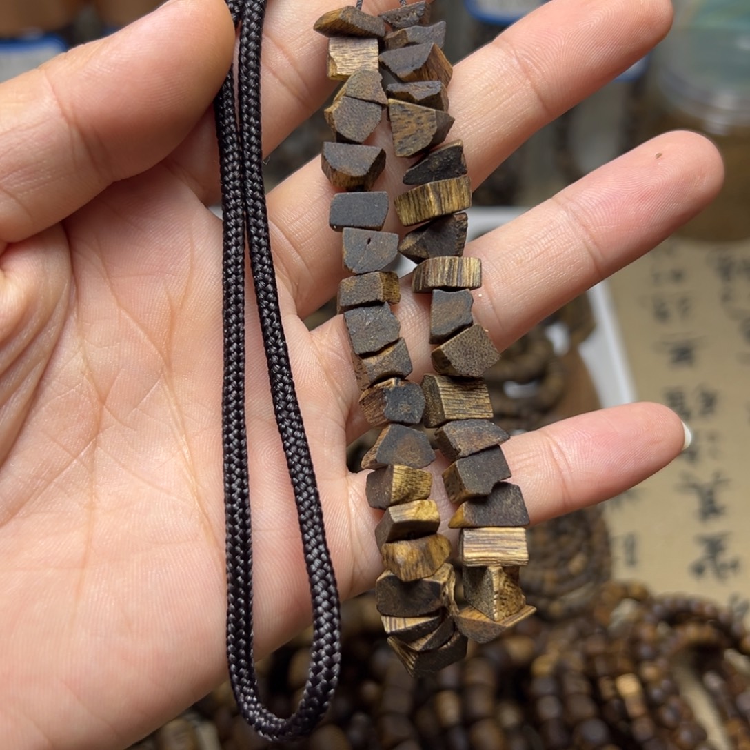 沉香碎屑沉香奇楠沉香车绳子