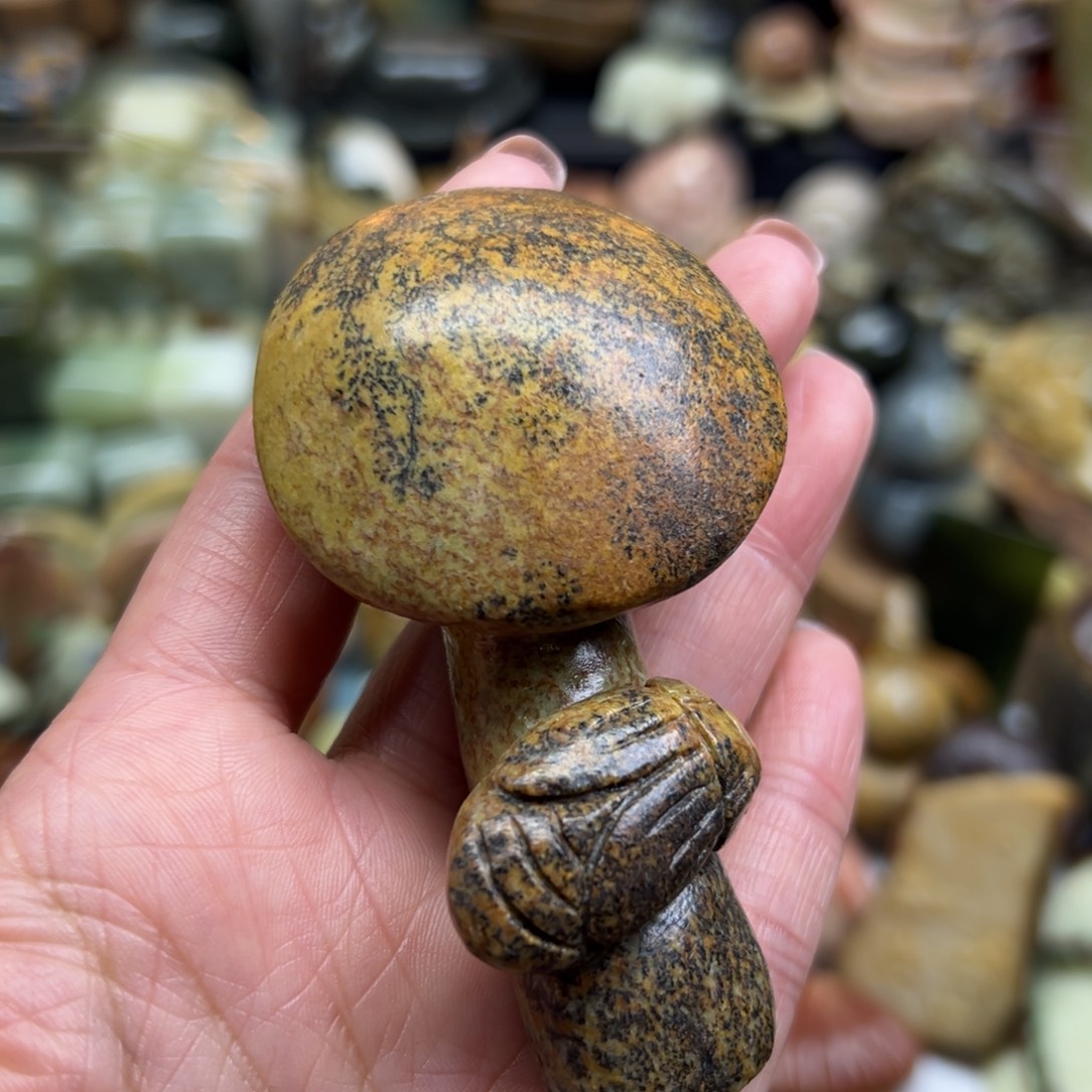 岫岩河磨玉（透闪石质玉）未镶嵌颈饰河磨玉大蘑菇