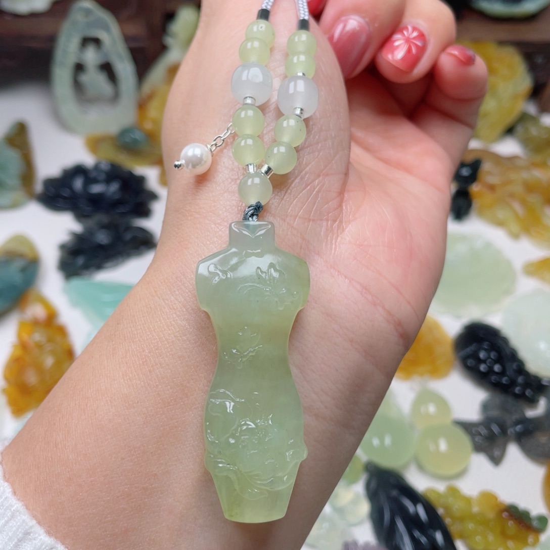 蛇纹石玉颈饰未镶嵌