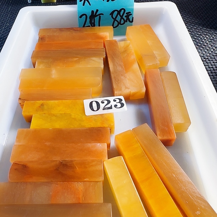 青田石印石新疆美人红石1.5正章，高度7-9公分，数量25个