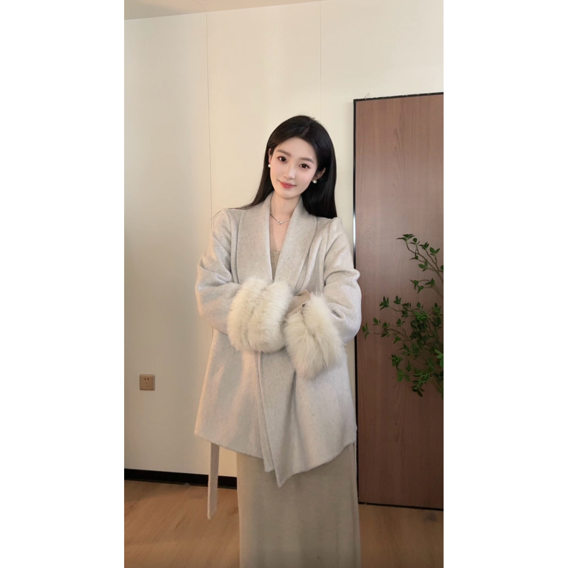 【真真】2025秋冬新款双面羊毛大衣女短款可拆狐狸毛气质绵羊毛外套