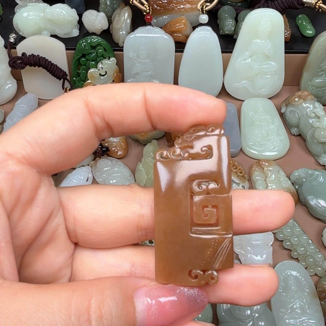 和田玉未镶嵌颈饰