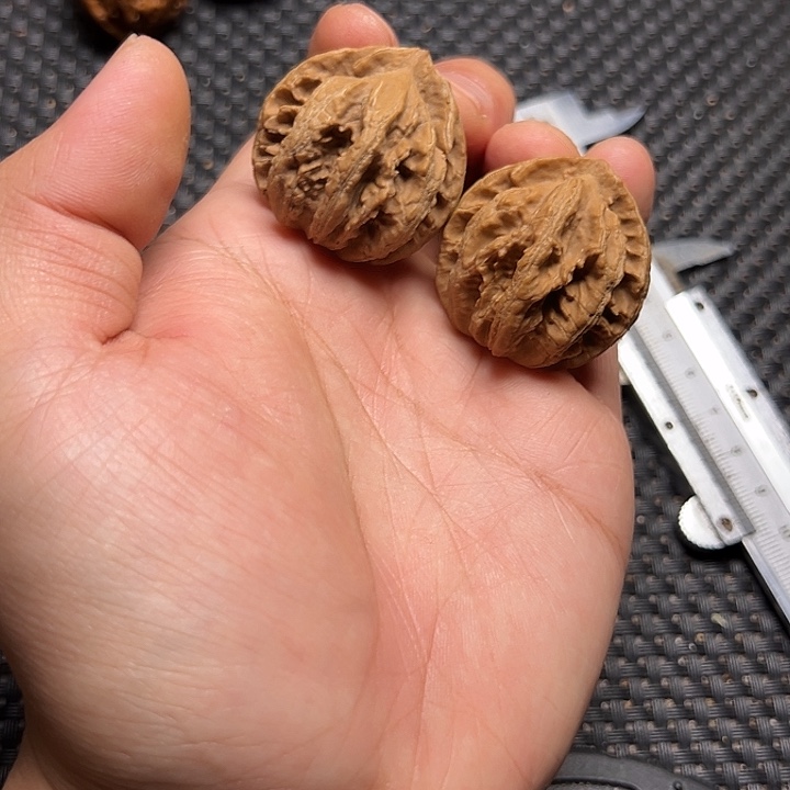 文玩核桃吊坠京八棱