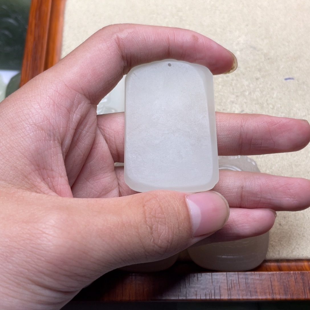 靖****和田玉未镶嵌颈饰