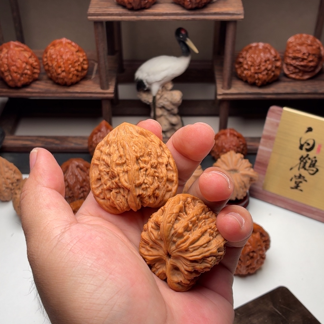 凌***￡吊坠文玩核桃原树虎头王编号5079