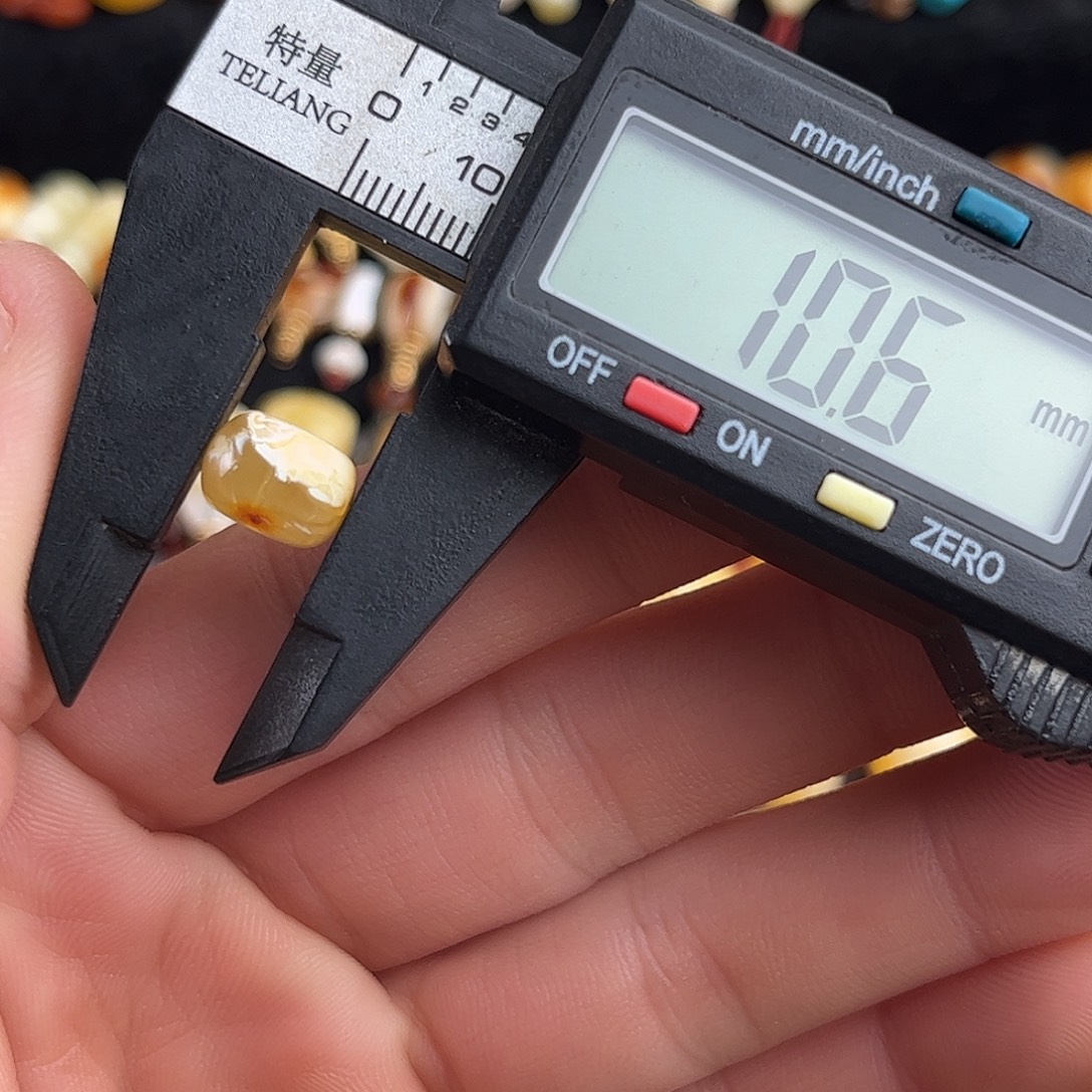 蜜蜡未镶嵌珠宝奇石