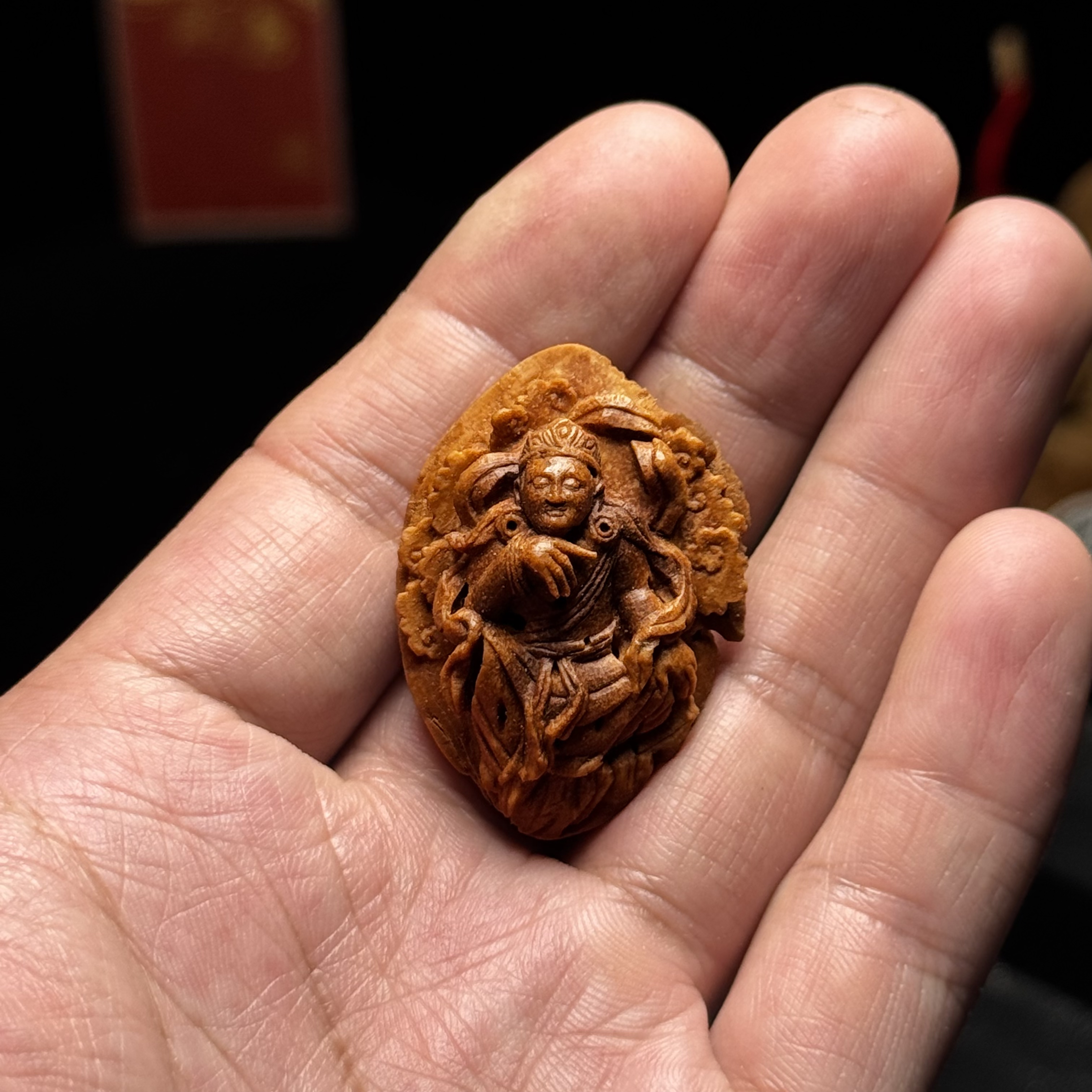 观世音菩萨，有求必应桃核雕刻