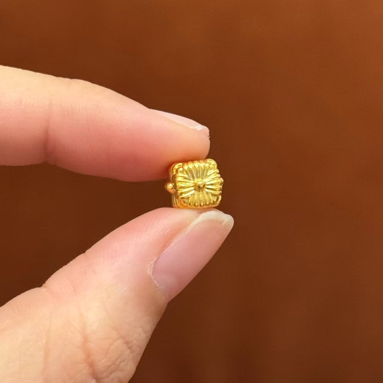 贝贝黄金 足金999 金豆方块礼盒 素金 中穿 5D工艺 2433